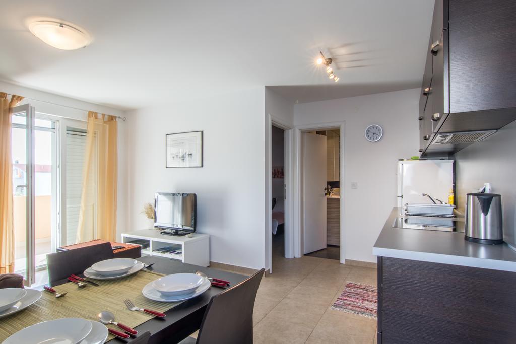 Apartments Domuzin ビオグラード・ナ・モル エクステリア 写真