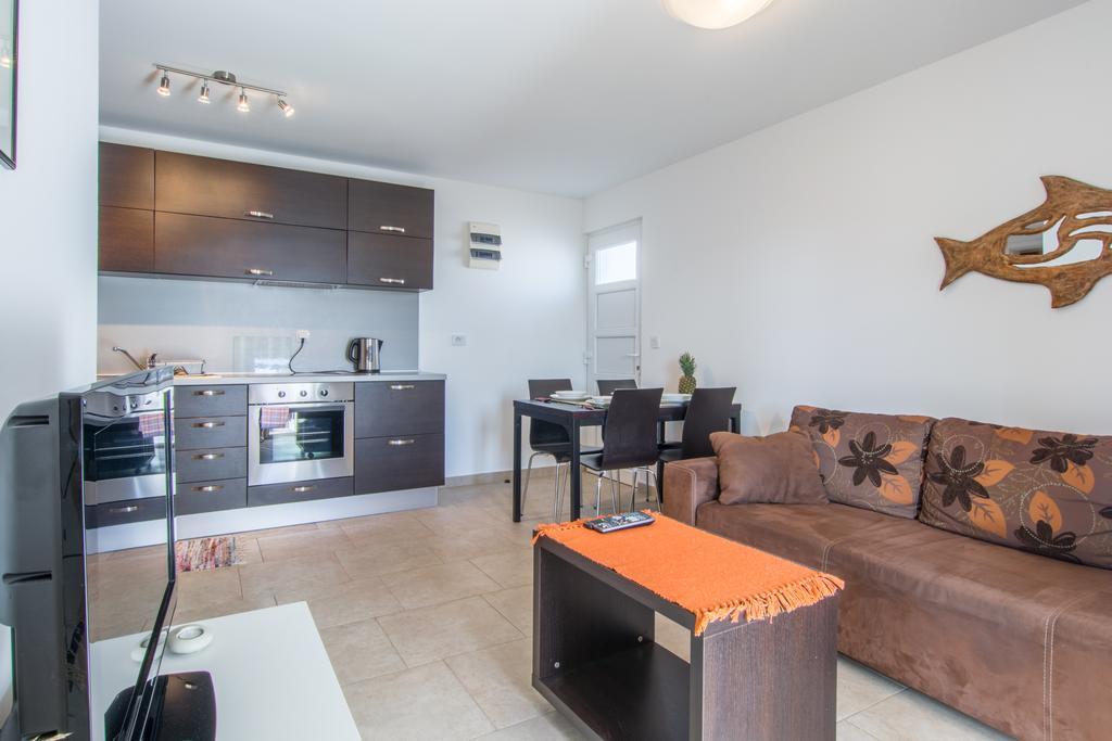 Apartments Domuzin ビオグラード・ナ・モル エクステリア 写真