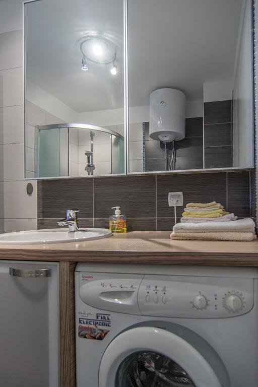 Apartments Domuzin ビオグラード・ナ・モル エクステリア 写真