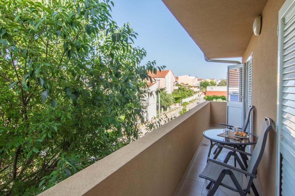 Apartments Domuzin ビオグラード・ナ・モル エクステリア 写真