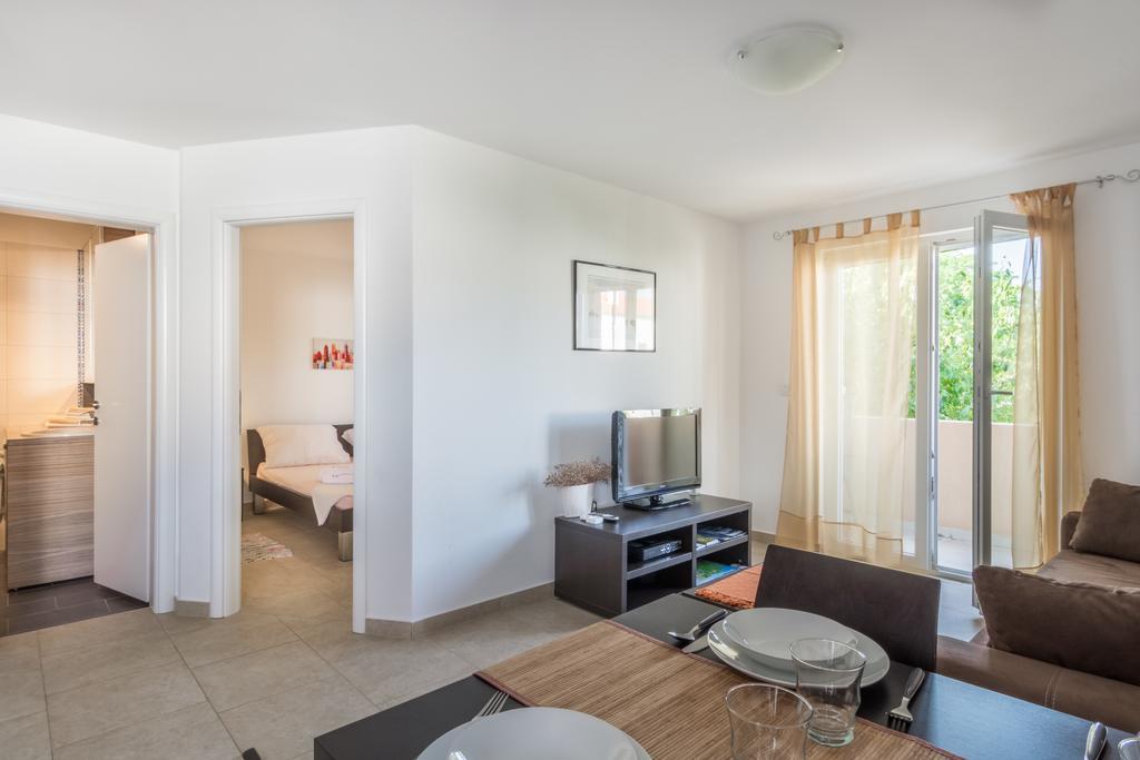 Apartments Domuzin ビオグラード・ナ・モル エクステリア 写真