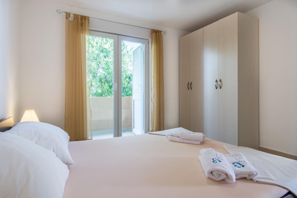 Apartments Domuzin ビオグラード・ナ・モル エクステリア 写真