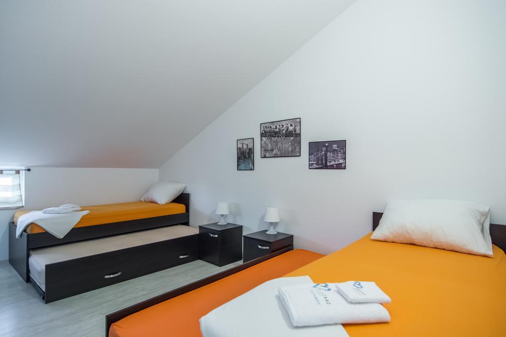 Apartments Domuzin ビオグラード・ナ・モル エクステリア 写真