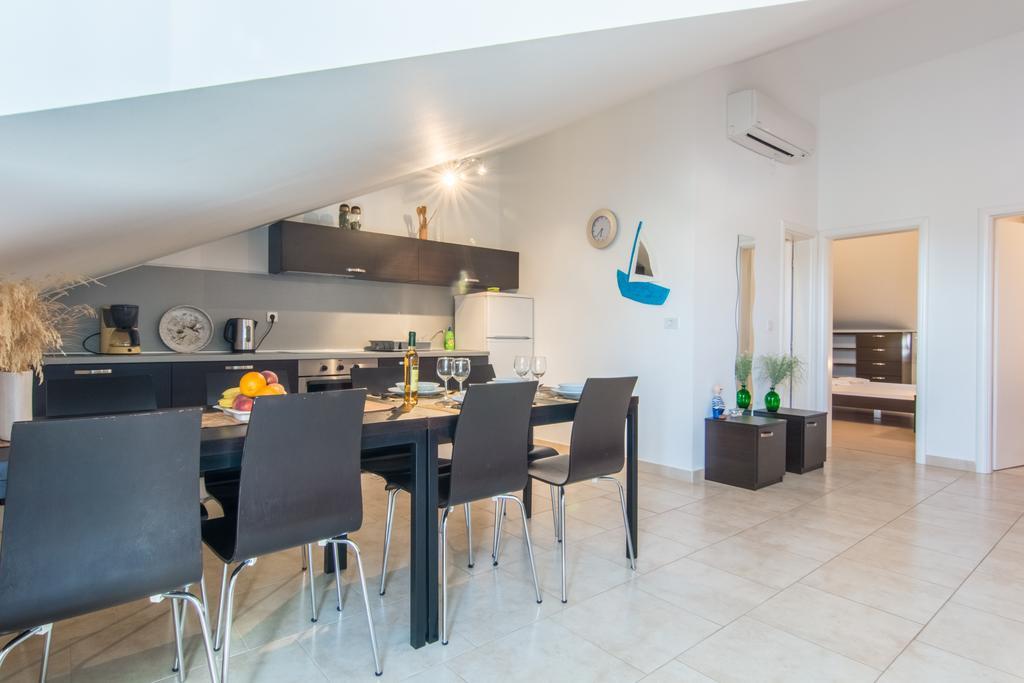 Apartments Domuzin ビオグラード・ナ・モル エクステリア 写真