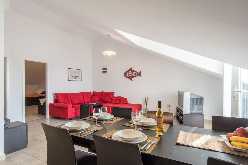 Apartments Domuzin ビオグラード・ナ・モル エクステリア 写真
