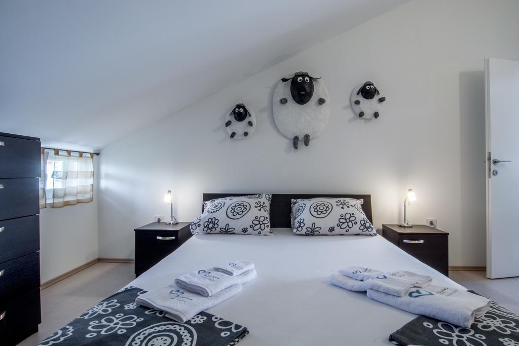 Apartments Domuzin ビオグラード・ナ・モル エクステリア 写真